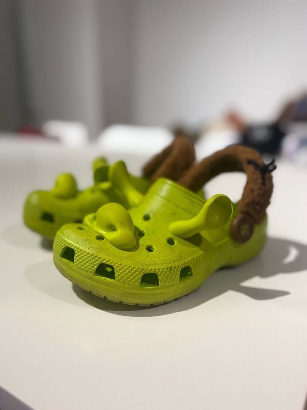 Crocs Shrek Classic Clogs Kids Size J1 - Picture 3 of 6